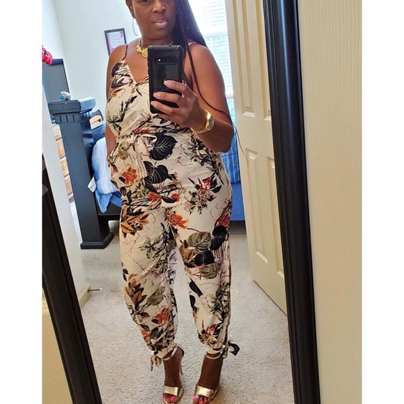 Floral V Neck Backless Halter Sleeveless Jumpsuit - Picture 6 of 7